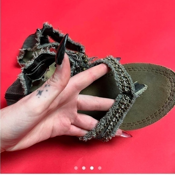 Grey and gold dangly coin sandals 🤍🖤​​​​​​​​​​​​​​​​​​​​​ - Picture 3 of 4